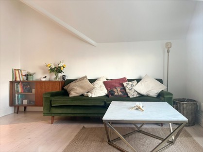 2 Bed Flat, Crescent Way, SE4