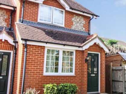 2 Bed End Terrace, Beaconsfield Way, RG6