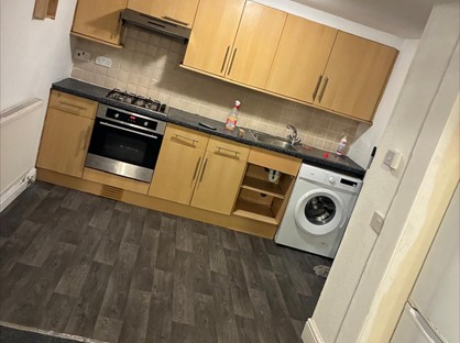 3 Bed Flat, Charles Street, NP20