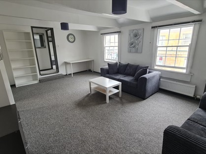 2 Bed Flat, High Street, BA2