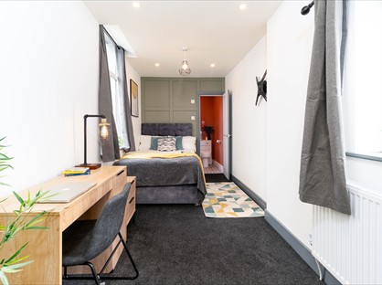 Room in a Shared House, Rochdale Road, BL9