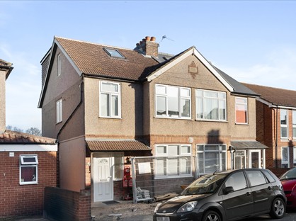 Studio Flat, Hythe Park Road, TW20