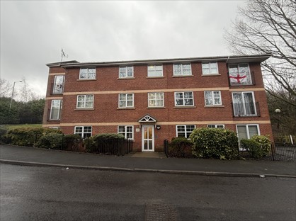 2 Bed Flat, Commercial St, SK14