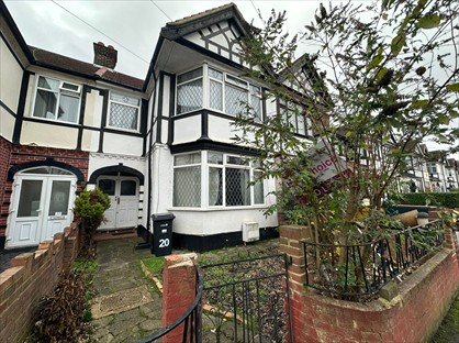 4 Bed Terraced House, Eccleston Crescent, RM6