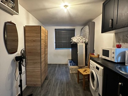 Studio Flat, Glamorgan Close, CR4