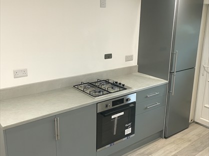 2 Bed Flat, Henconner Lane, LS13