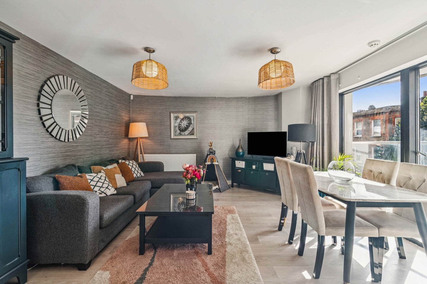 2 Bed Flat, Banister Road, W10 photo 2