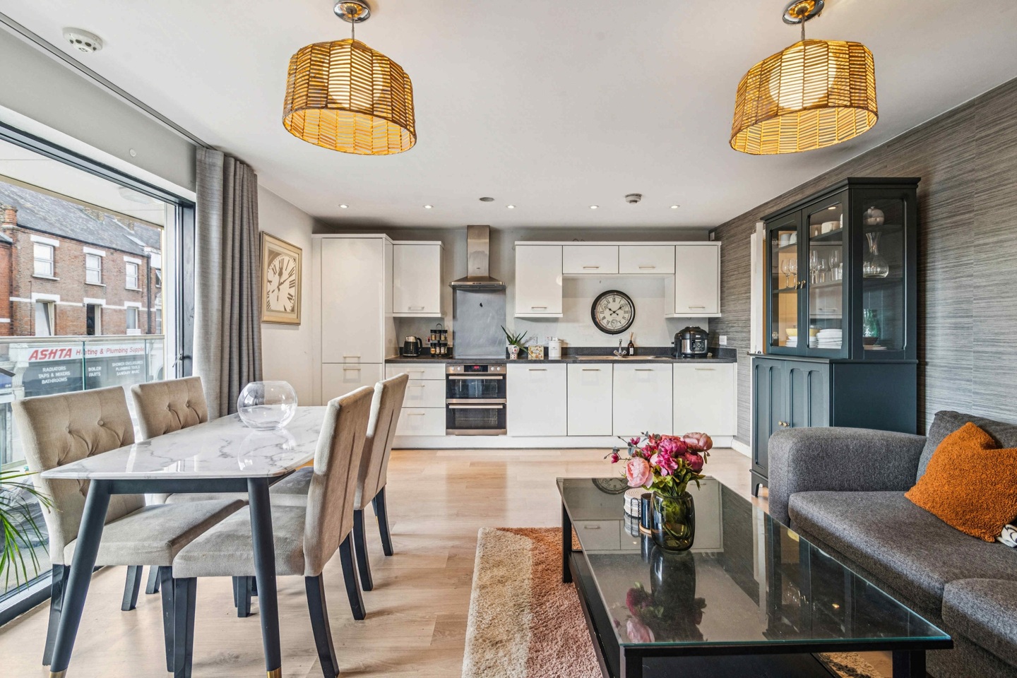 2 Bed Flat, Banister Road, W10 photo 4