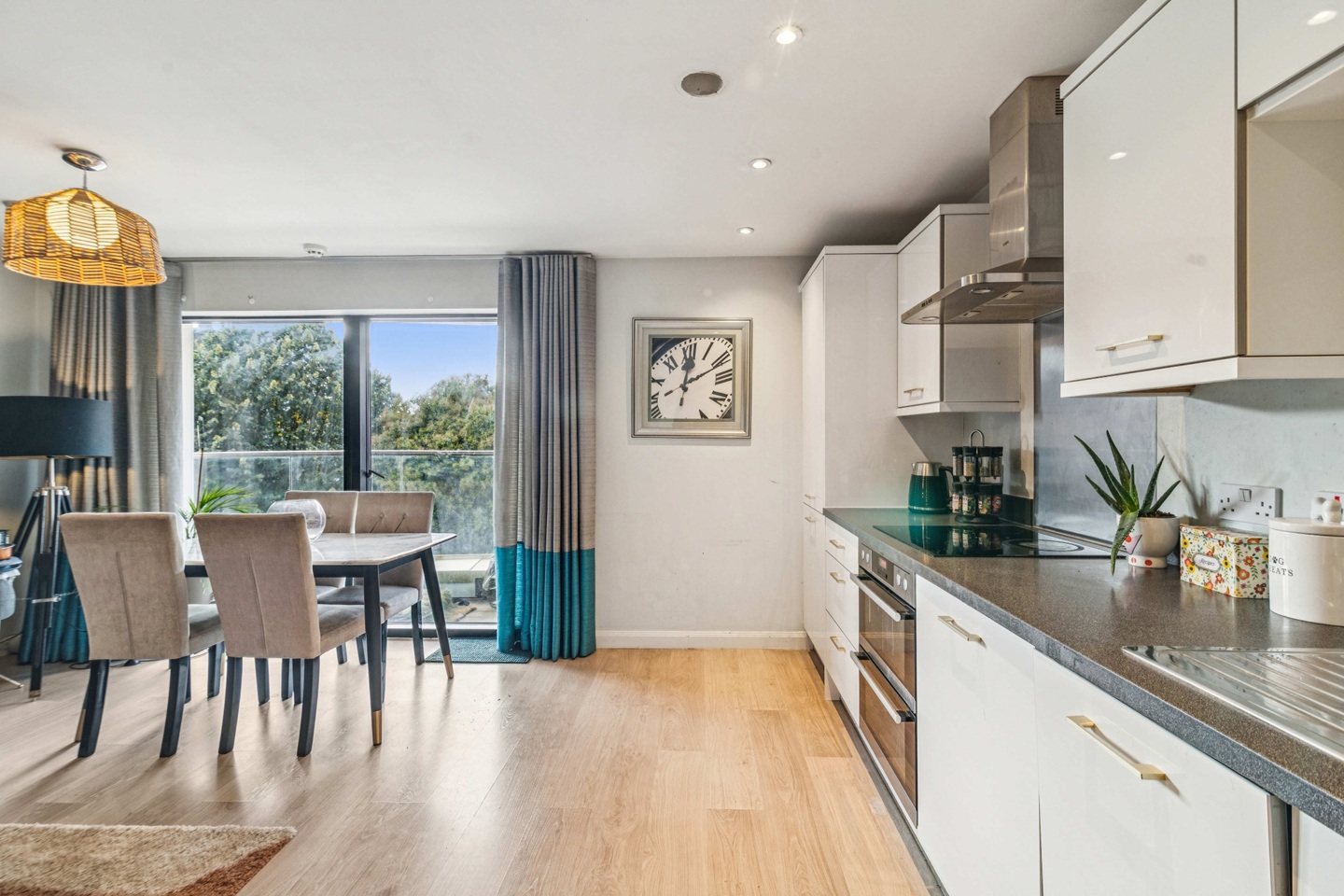 2 Bed Flat, Banister Road, W10 photo 5