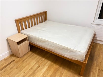 Room in a Shared House, Very Near Adelaide Road Area, W13