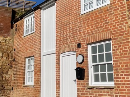 1 Bed Terraced House, Well St, MK18