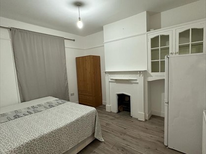 Room in a Shared House, Buller Road, N17