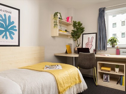 Room in a Shared Flat, Grand Central, L3