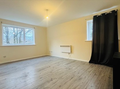 2 Bed Flat, Gurney Close, IG11
