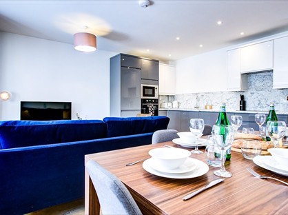 3 Bed Flat, Dukes Avenue, KT3