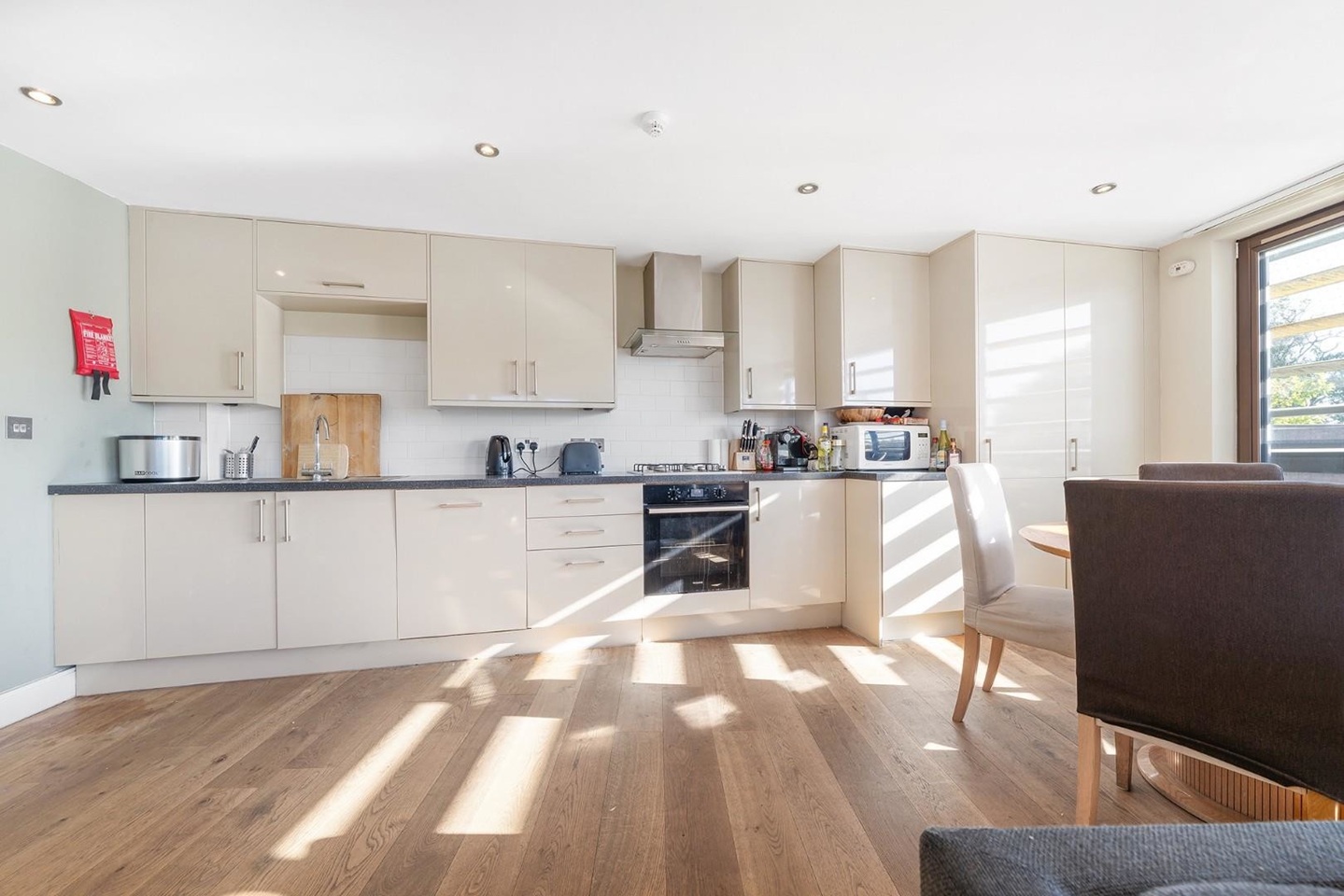3 Bed Flat, Brixton Hill, SW2 photo 2