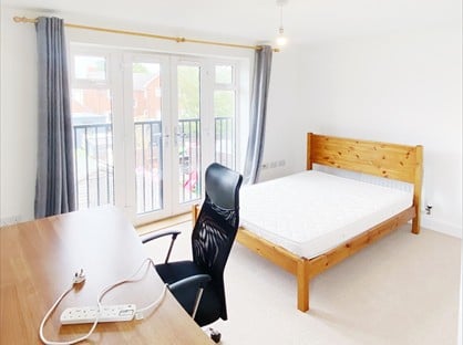 4 Bed Semi-Detached House, James Counsell Way, BS34