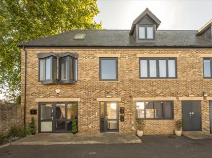 4 Bed Flat, Portchester Court, SW19