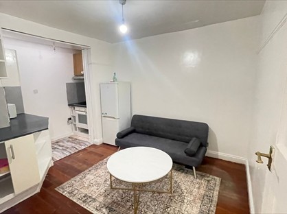 1 Bed Flat, New North Road, IG6