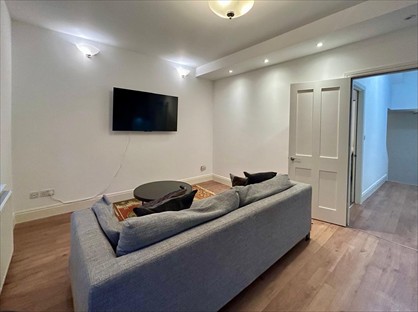 2 Bed Flat, Camden High Street, NW1