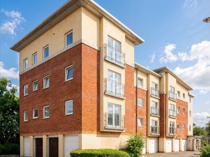 2 Bed Flat, Winterthur Way, RG21