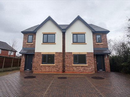 4 Bed Semi-Detached House, Huntersfield, CW2