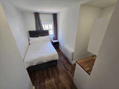 Studio Flat, Ironmarket, ST5