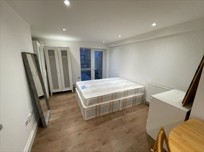 Studio Flat, Harrow Road, W10