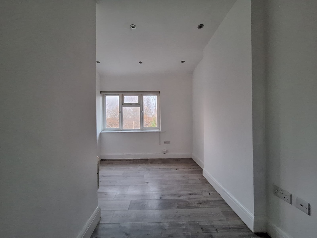 London - Studio Flat, North Circular Road, NW2 - To Rent Now for £1,048 ...