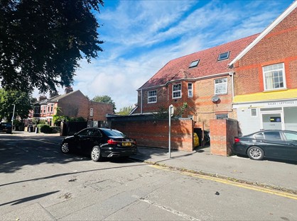 1 Bed Flat, High Street North, LU6