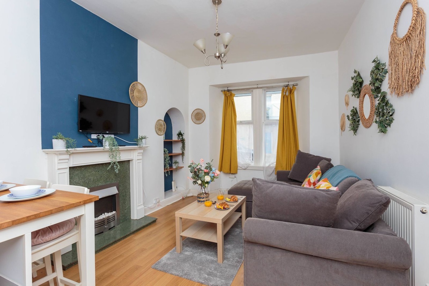 1 Bed Flat, Burns Place, EH6 photo 2