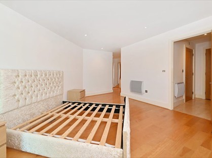 Room in a Shared Flat, St. George Wharf, SW8