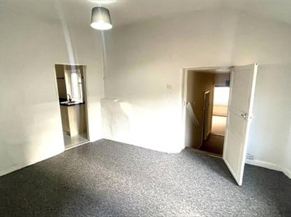 2 Bed Flat, Winner Street, TQ3