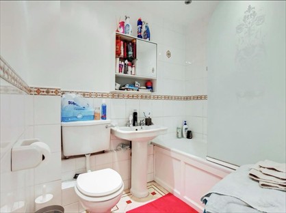 2 Bed Flat, Conifer Way, HA0