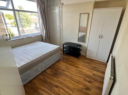 Room in a Shared House, Craven Gardens, IG6