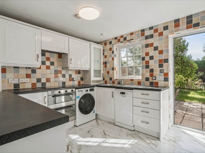 2 Bed Flat, Weston Turville, HP22