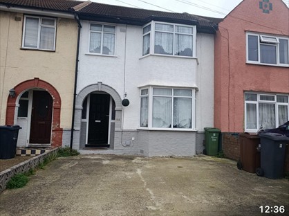 3 Bed Detached House, Whitebarn Lane, RM10