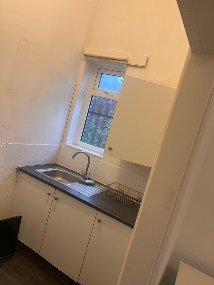 1 Bed Flat, Victoria Road, L13 photo 3