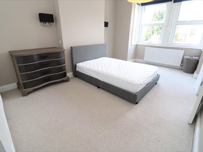 Room in a Shared House, Maldon Road, W3