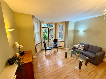 Studio Flat, Elsham Road, W14