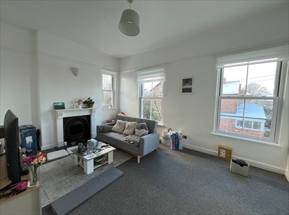 2 Bed Flat, Grove Avenue, WA13