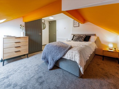 Room in a Shared House, Chorley Road, M27