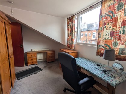 Room in a Shared House, Burley Road, LS4