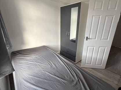 Room in a Shared House, Aldborough Road South, IG3