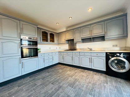 3 Bed Semi-Detached House, Park Spring Gardens, LS13