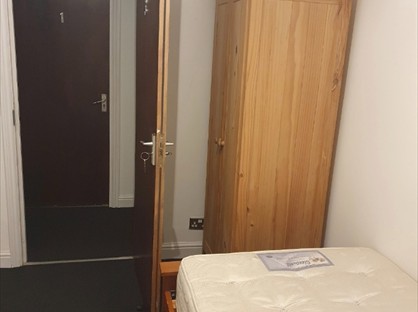 Room in a Shared House, Long John, HP3