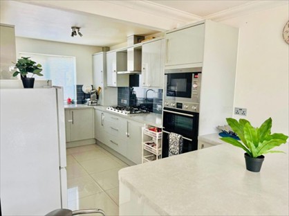 Room in a Shared House, Crescent Way, RM15