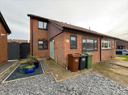 4 Bed Semi-Detached House, Westminster Close, BN22