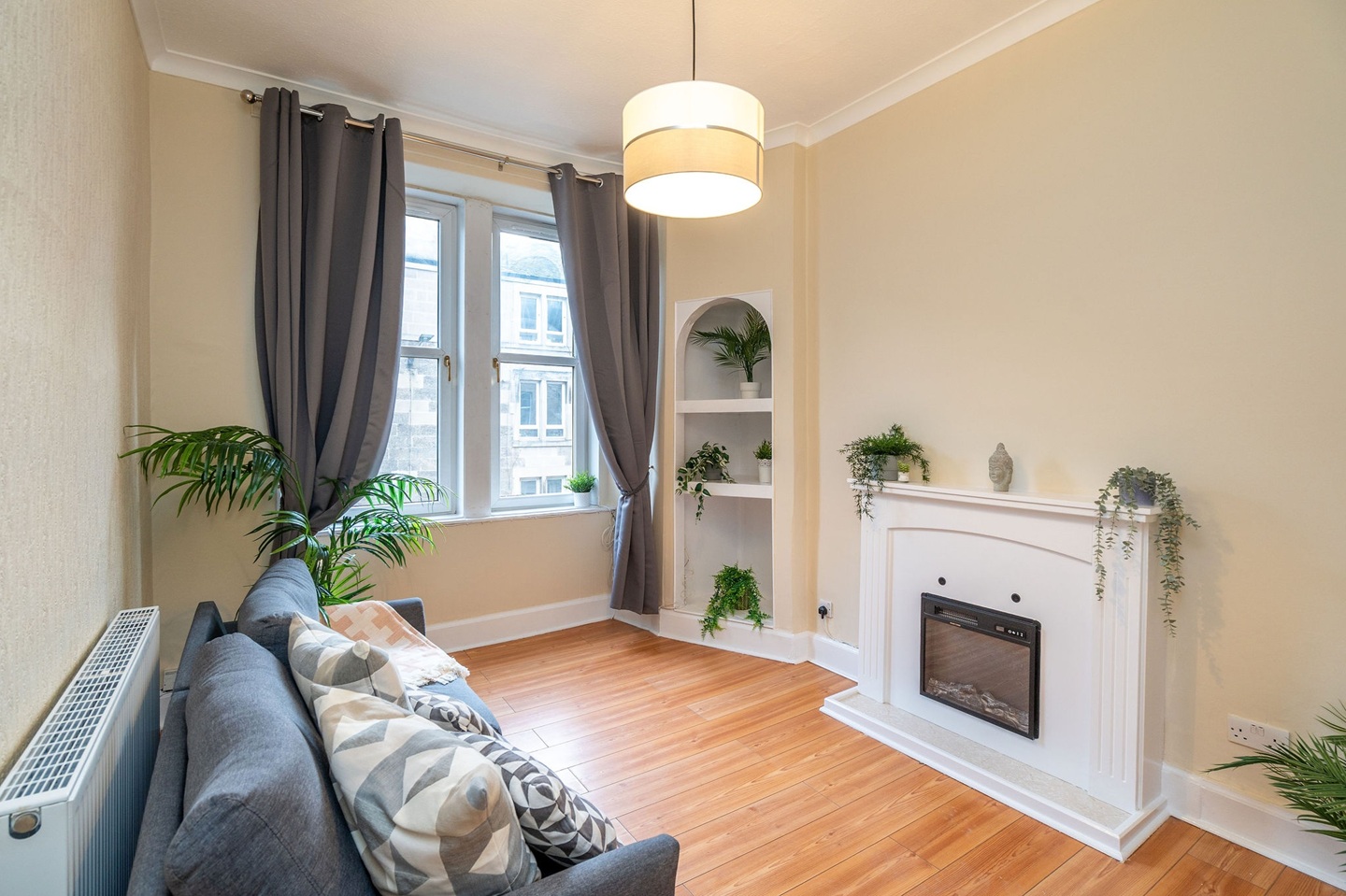 1 Bed Flat, Gorgie Road, EH11, N1 7GU