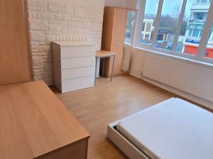 1 Bed Flat, Lower Road, SE16